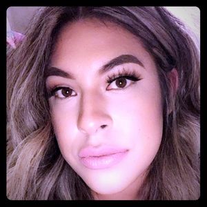 Meet your Posher, Esmeralda